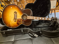 Gibson SJ-200 Studio Walnut Gloss Walnut Burst Ink. Case Beg.