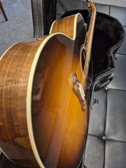 Gibson SJ-200 Studio Walnut Gloss Walnut Burst Ink. Case Beg.